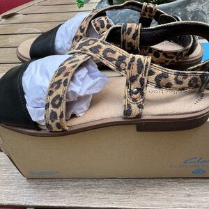 Clarks CollectionWomen's Declan Black and Leopard Print Sandals 7.5 Med.